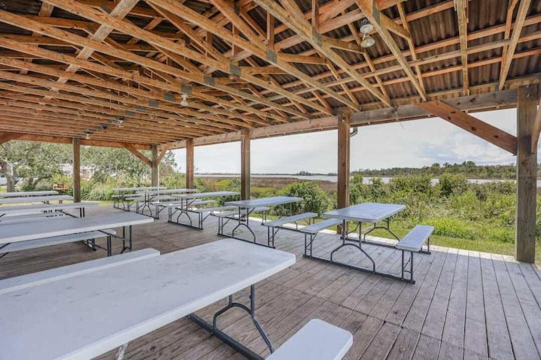 Surf City 2Br Park Home With Waterfront View And Parking ภายนอก รูปภาพ