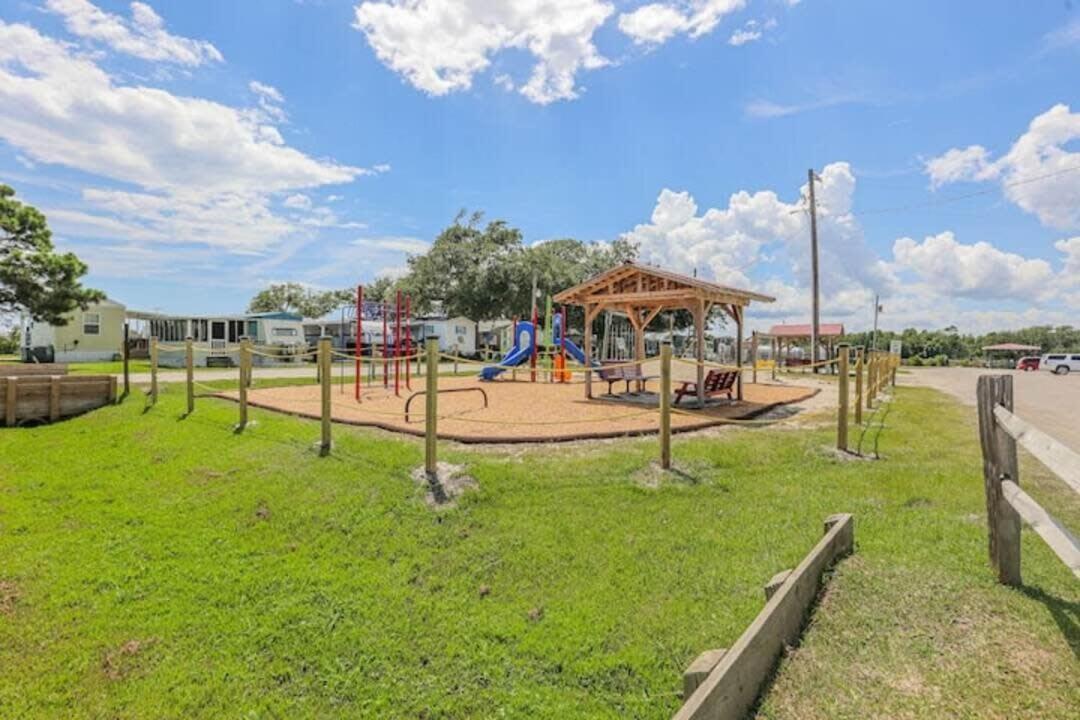 Surf City 2Br Park Home With Waterfront View And Parking ภายนอก รูปภาพ